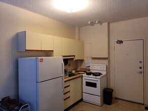 Building Photo - 49 Willow St