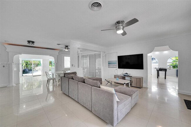 Foto del edificio - 5451 NE 22nd Ave