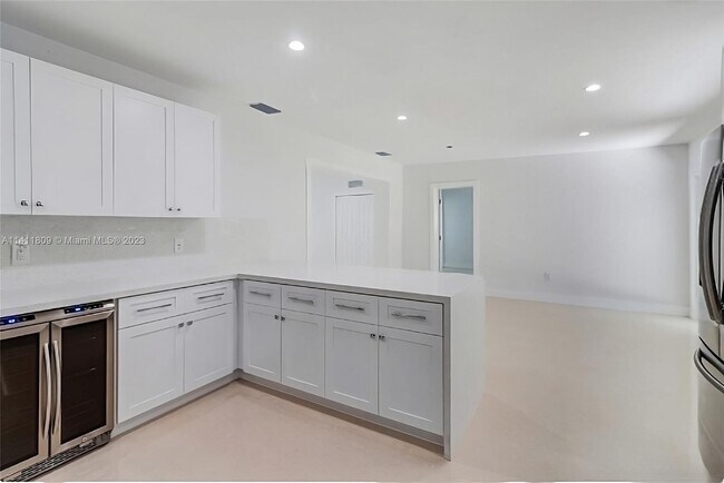 Building Photo - 9165 Froude Ave