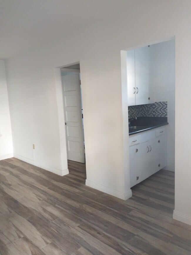 Foto del edificio - 411 NE 36th St