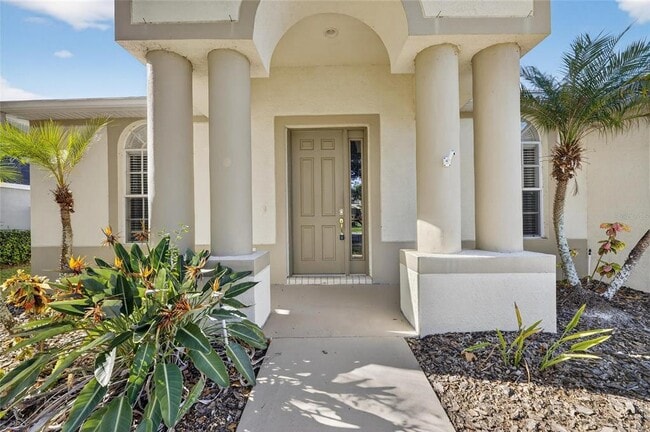 Building Photo - 9115 Pinebreeze Dr