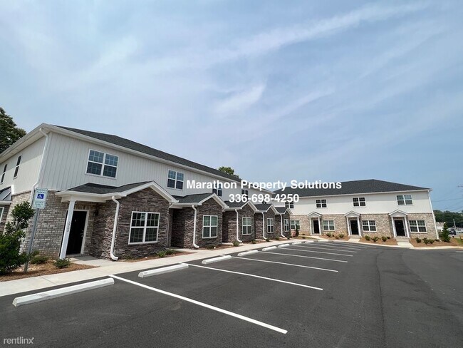 Foto del edificio - 2 br, 2.5 bath House - 3704 S Mebane St
