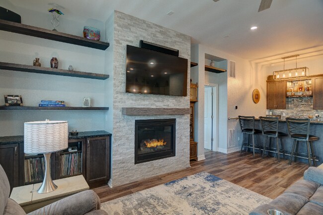 Foto del edificio - 532 Woodroot Cir