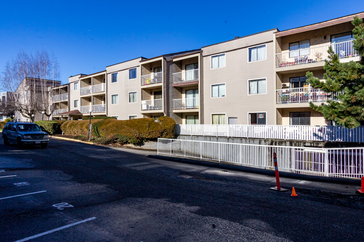 Building Photo - Mountain Ridge