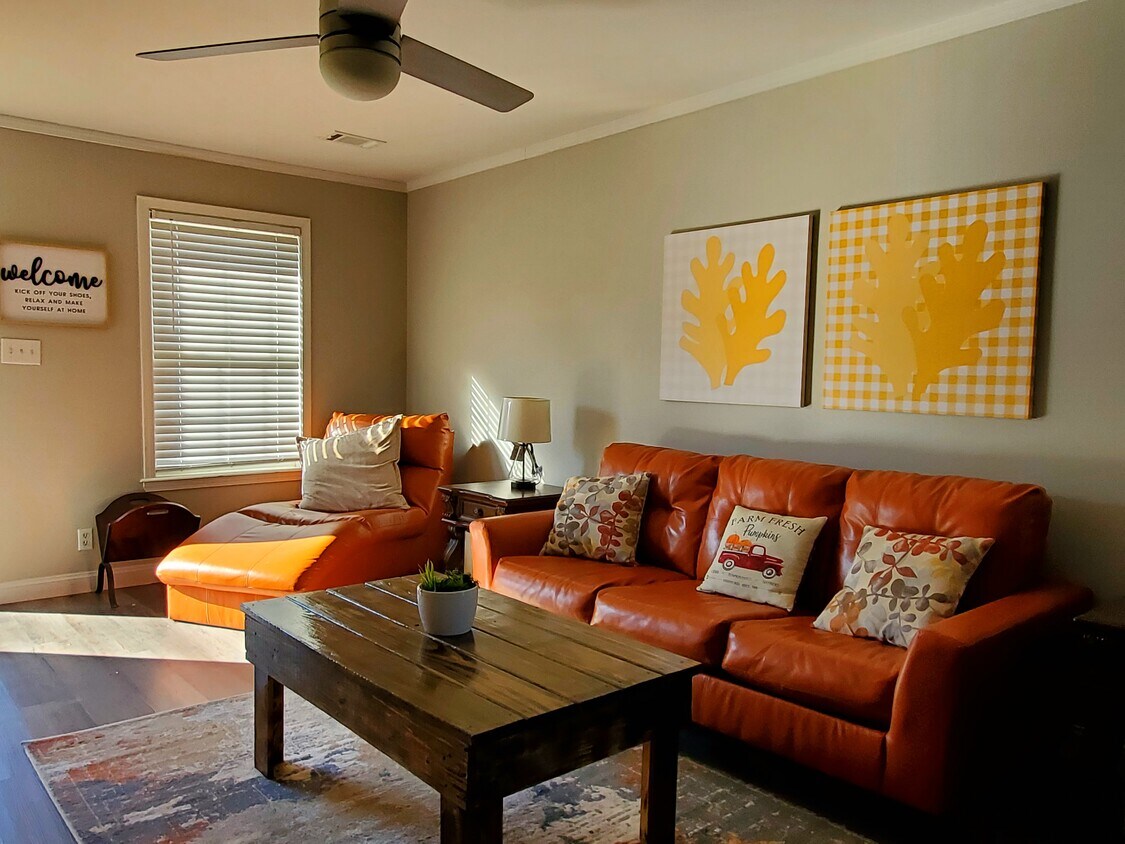 ¡Amueblado! - 1050 Shadow Ridge Ave