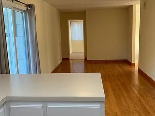 Foto del edificio - CAMBRIAN AREA - Beautifully Maintained 3-B...