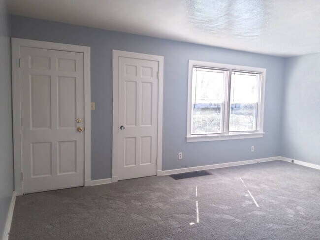 Building Photo - $500 OFF FIRST MONTH RENT - 2 Bedroom Ranc...