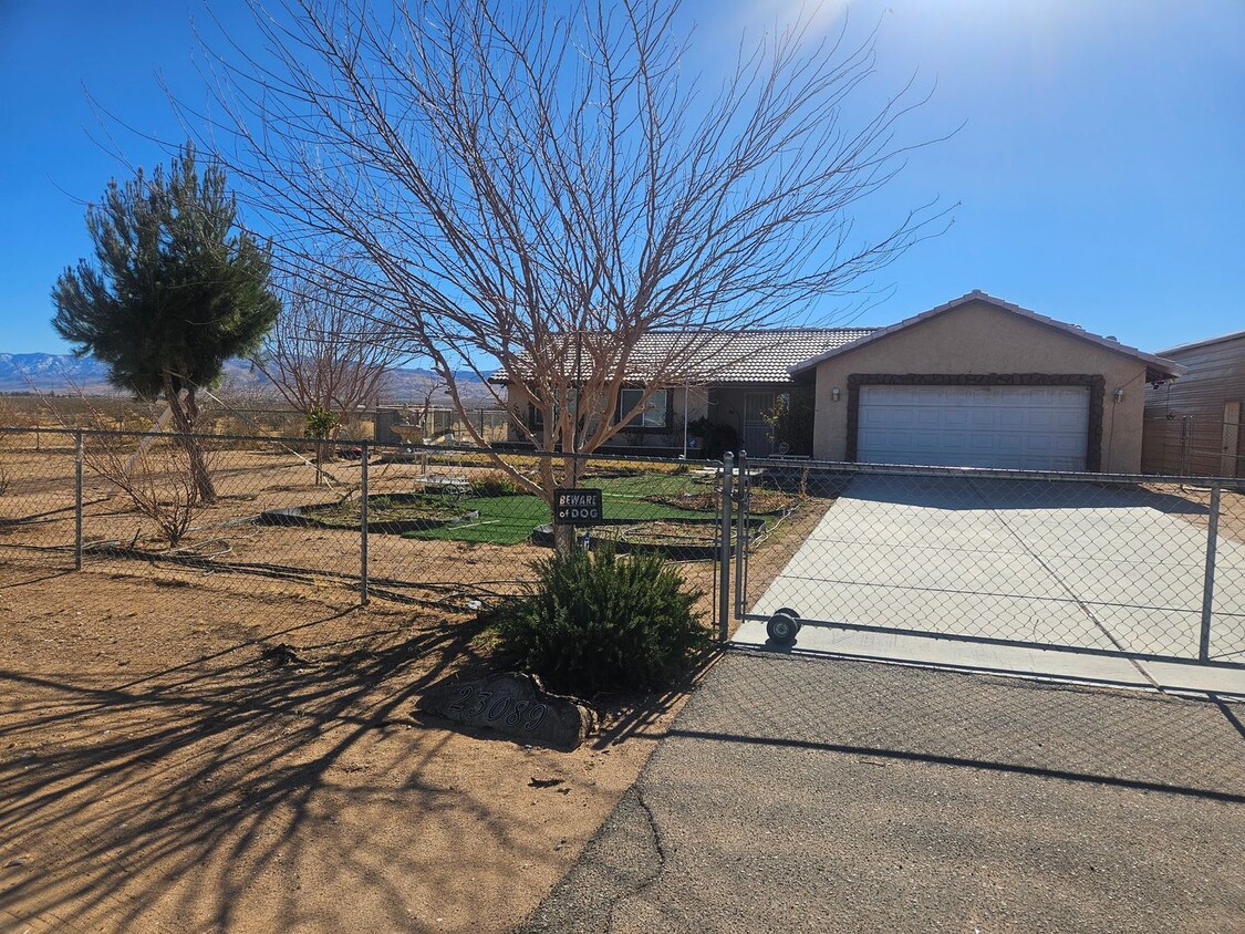 Primary Photo - 4 BEDROOM APPLE VALLEY HOME