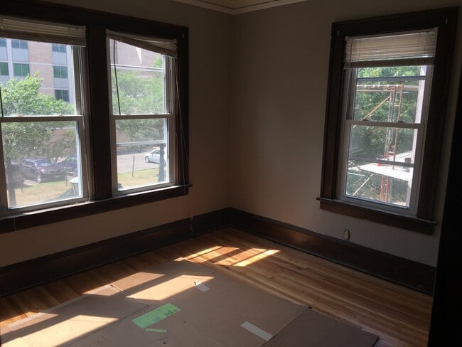 Building Photo - 422 Pierce St