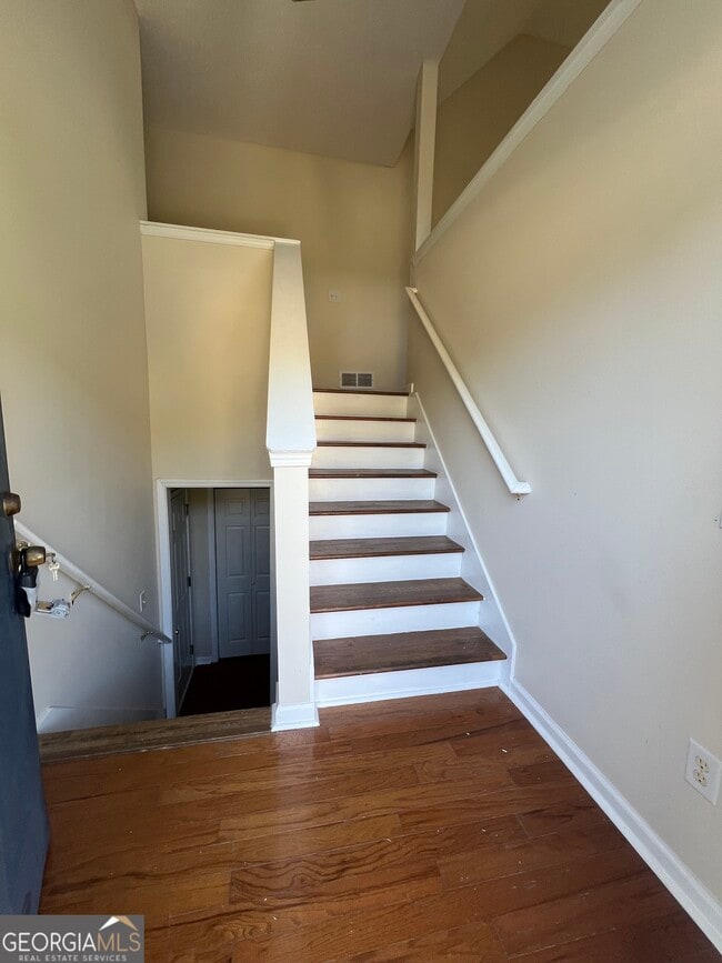 Building Photo - 419 Farmington Dr