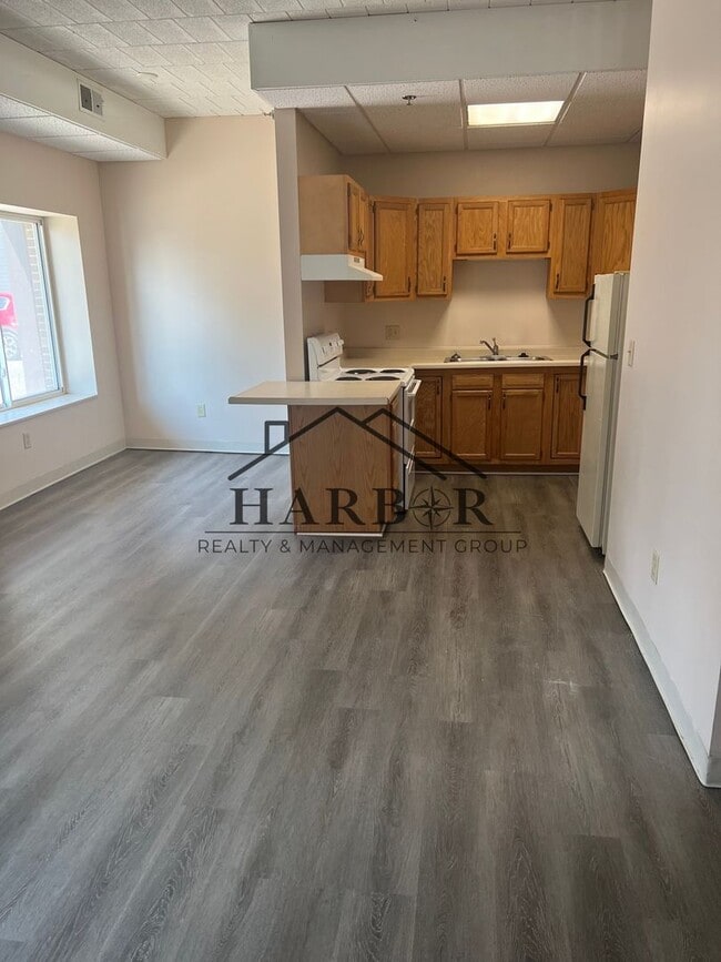 Building Photo - Oak Tree Flats - 1105 - 101