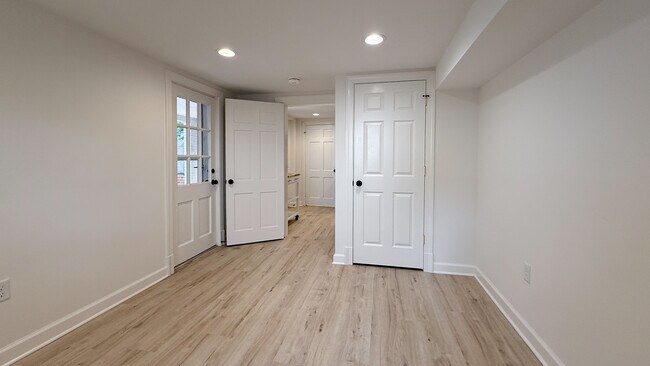 Foto del edificio - 212 Alderman Rd
