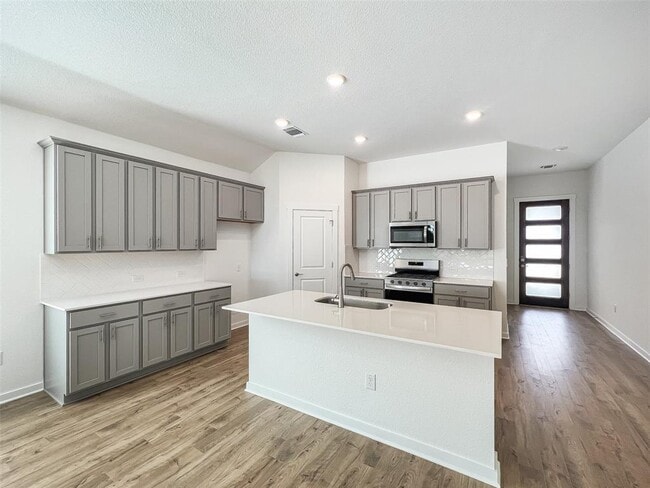 Building Photo - 1829 Walnut Grv Bnd