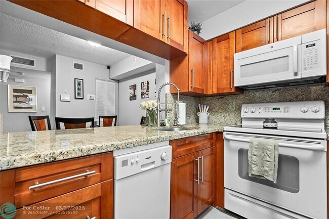 Building Photo - 2753 S Oakland Forest Dr