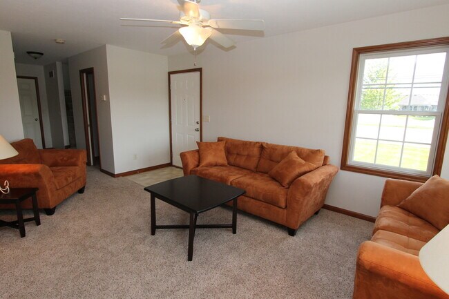 Foto del edificio - $500 OFF FIRST MONTH RENT -3 Bedroom & 2.5...