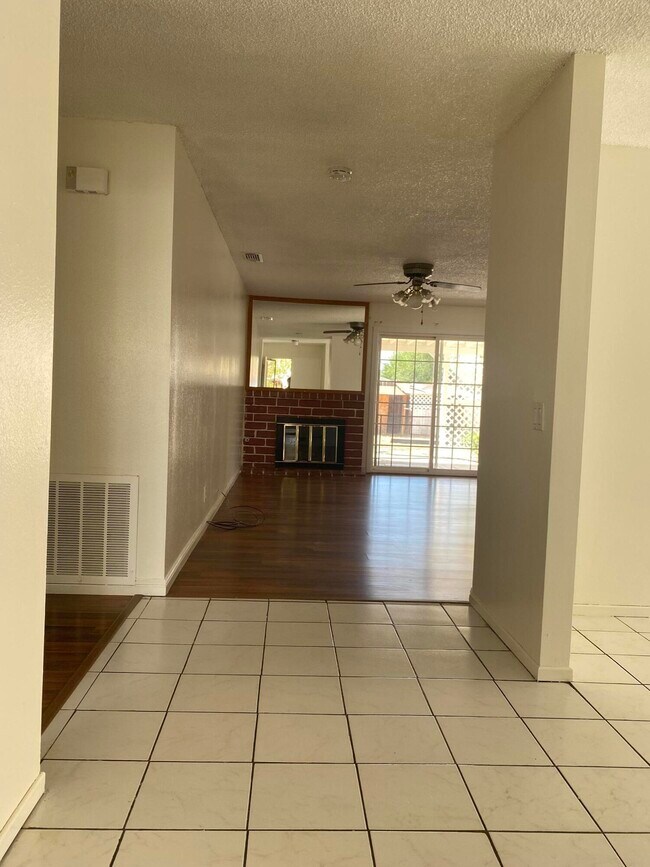 Building Photo - 37341 51