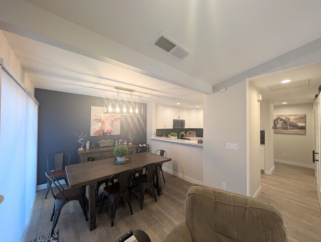 Foto del edificio - Beautifully Renovated Condo in Rancho Bernardo!