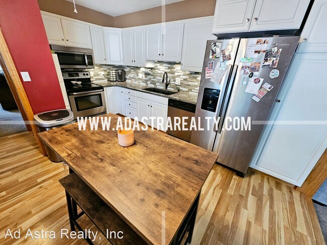 Building Photo - 2 br, 1 bath House - 227 S Walnut St.