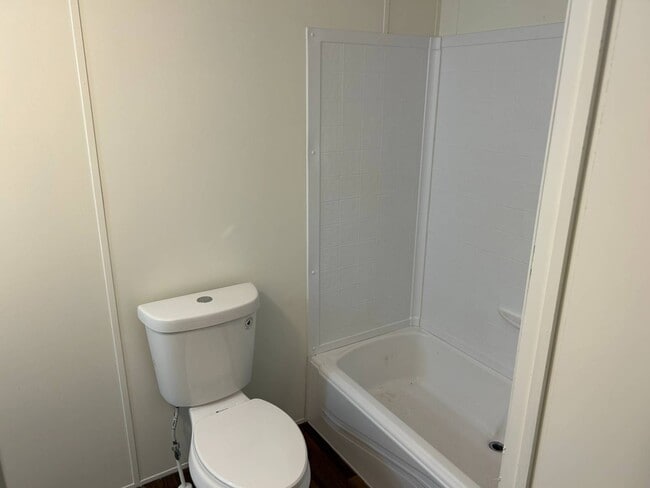 Foto del edificio - 1048 Victoria St