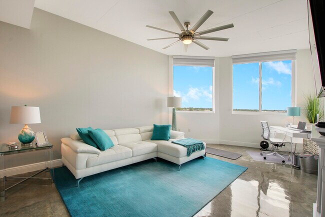 Building Photo - 1617 N Flagler Dr