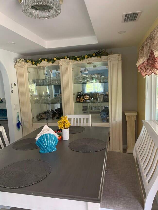 dining room - 18501 Long Lake Dr