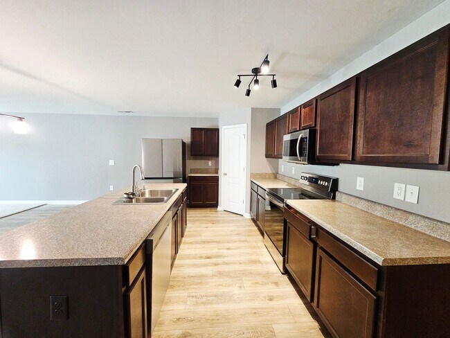 Building Photo - Well Maintained Home  Built in 2019