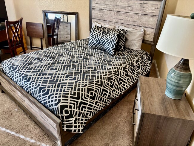 Foto del edificio - 1699 Deep Spring Ave