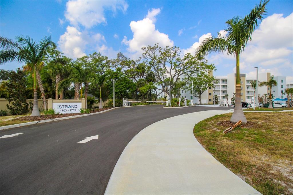 Foto principal - 1703 N Tamiami Trail