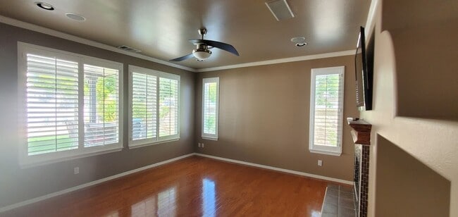 Building Photo - Beautiful House in the Lovely Fair Oaks Ra...