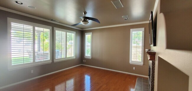Foto del edificio - Beautiful House in the Lovely Fair Oaks Ra...