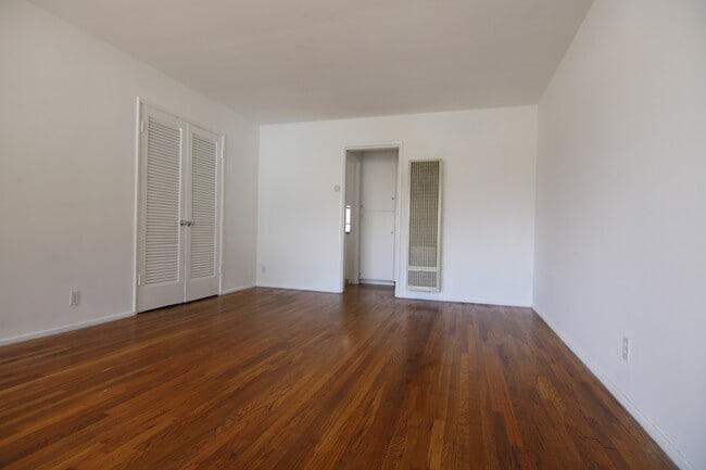 Building Photo - 4140 Verdugo Rd