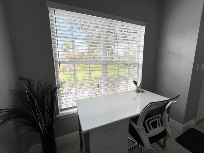 Office space - 4324 S Kirkman Rd