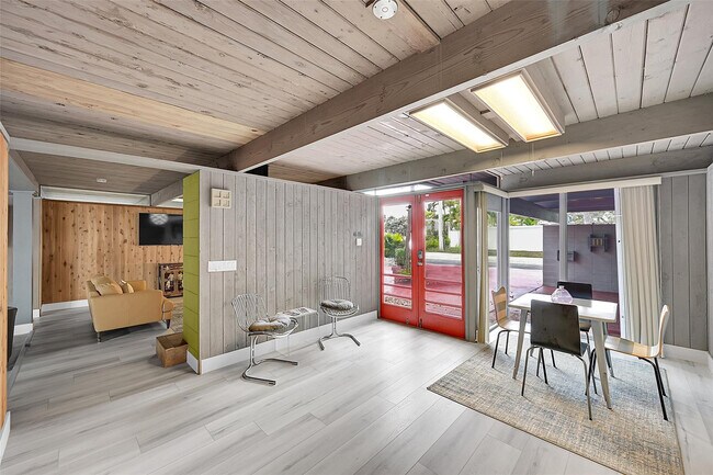 Foto del edificio - 234 Pine Ave