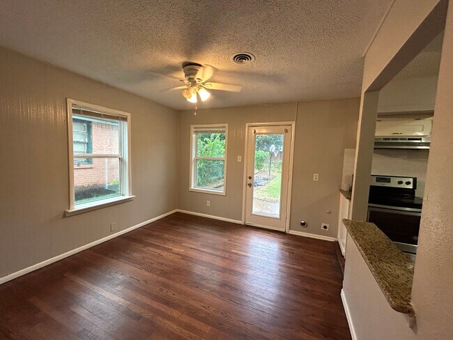 Foto del edificio - 4208 Huckleberry Cir
