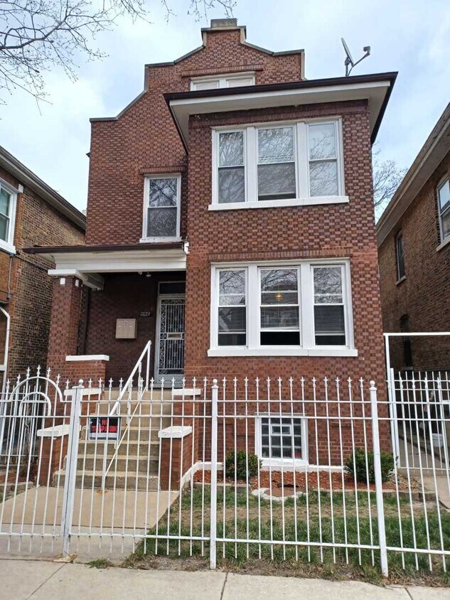 7029 S Artesian Ave Unit 1, Chicago, IL 60629 Room for Rent in