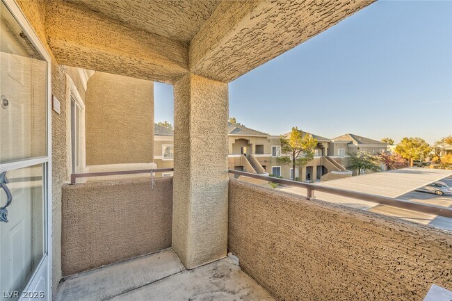 Foto del edificio - 8070 W Russell Rd