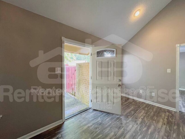 Building Photo - 833 Gadwall Ct
