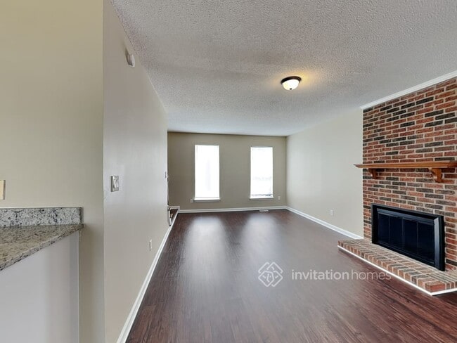 Building Photo - 2343 Century Oaks Ln