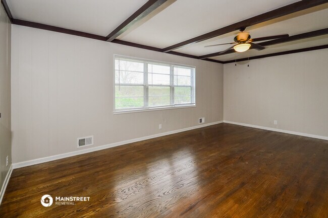 Building Photo - 3631 S Forest Ave