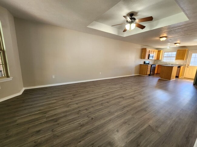 Building Photo - Spacious 3-Bedroom, 2-Bathroom Home AVAILA...