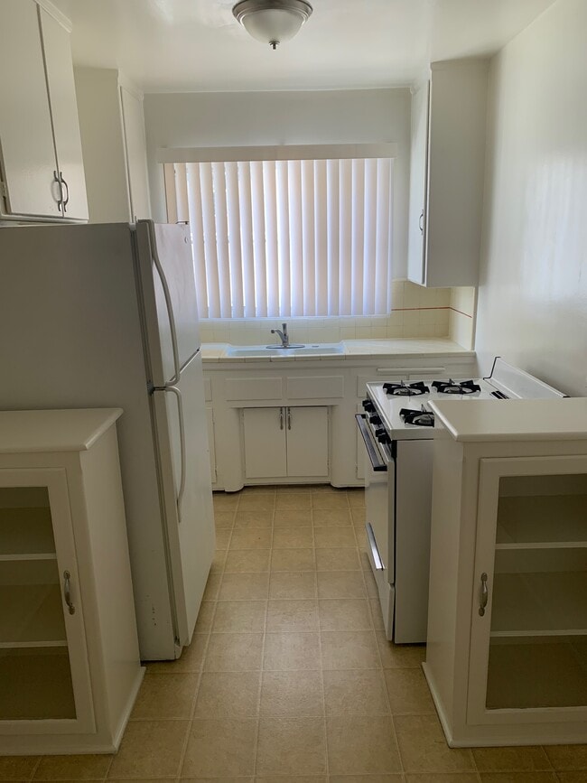 Kitchen - 130 N Berendo St