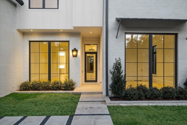 Building Photo - 2711 Eastgrove Ln