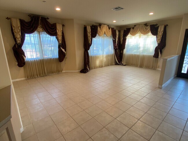 Building Photo - 1446 Fuerte Heights Ln
