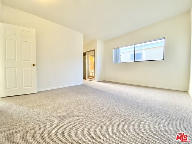 Foto del edificio - 647 N Hayworth Ave