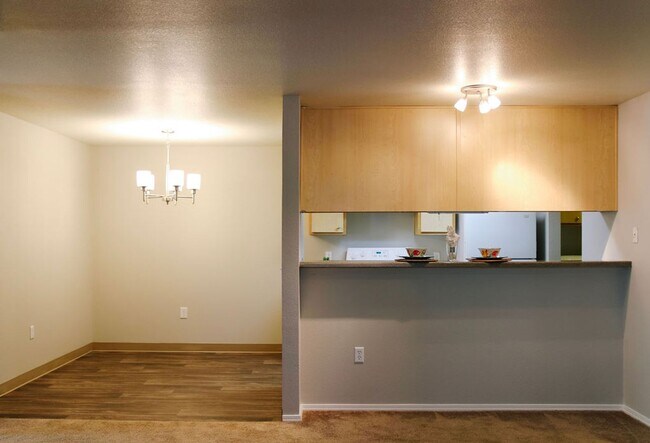 Building Photo - Life Just Got Better Come See For Yourself At Powell Court Apartments!!
