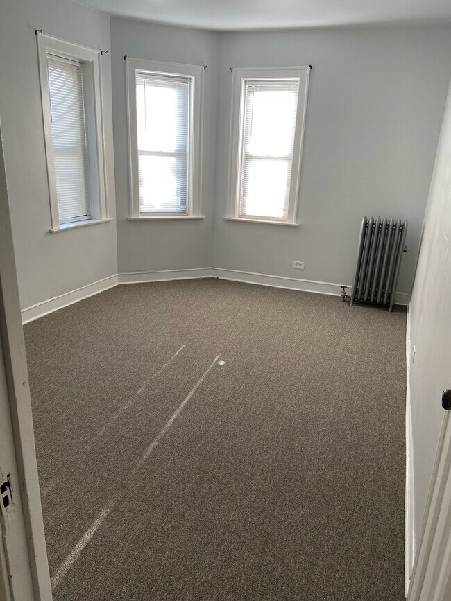 Dining Room - 7557 S Yale Ave