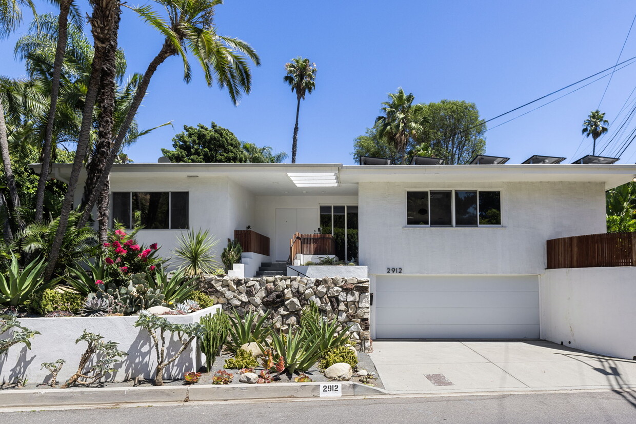 Primary Photo - 2912 Nichols Canyon Rd