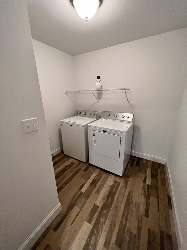 Foto del edificio - 2-bedroom 2.5 bath Luxury Townhome located...