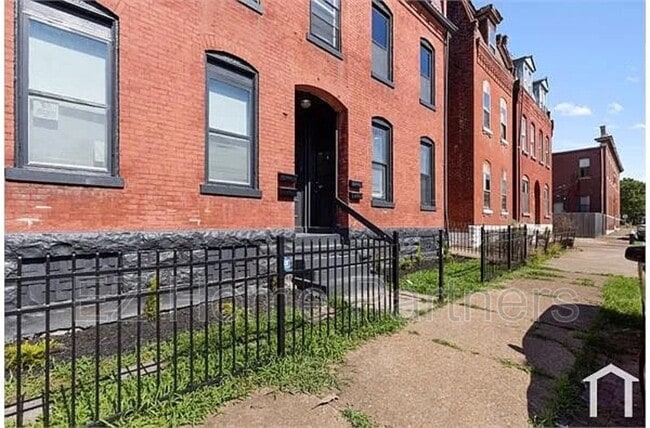 Building Photo - 2317 Indiana Ave