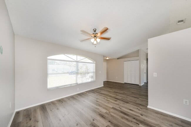 Foto del edificio - 6806 67th St Cir E